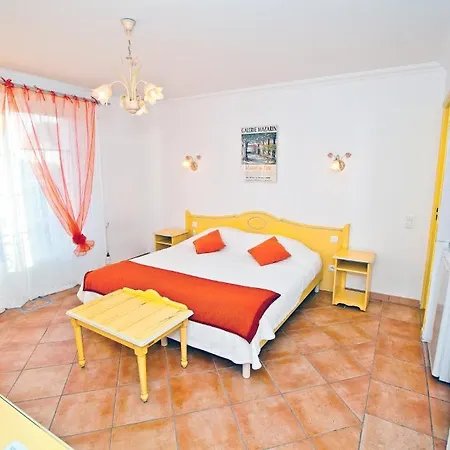 Hoteliere La Pinede Bleue *