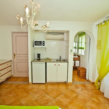 Hoteliere La Pinede Bleue * Hyères