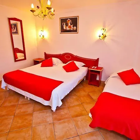 Hoteliere La Pinede Bleue Hotel *